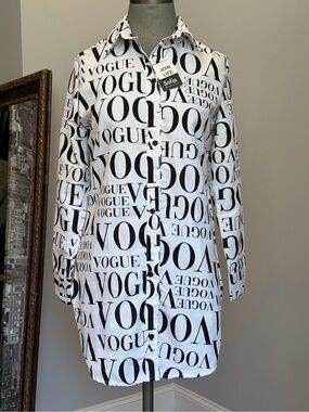 NWT Sofia Vogue Typography Print Black and White Tunic Button-Down Shirt Size M
